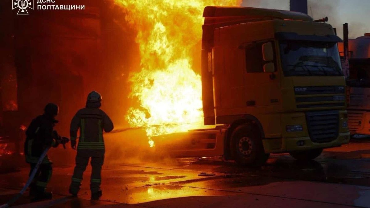 Росія атакувала п’ять областей: 4 загиблих, поранено дітей Наслідки російського удару по цивільній інфраструктурі в Україні: пожежа, зруйновані будівлі, рятувальники на місці події