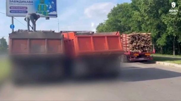 Масштабна перевірка перевізників — 700 тисяч гривень штрафів за два дні Масштабна перевірка перевізників — 700 тисяч гривень штрафів за два дні