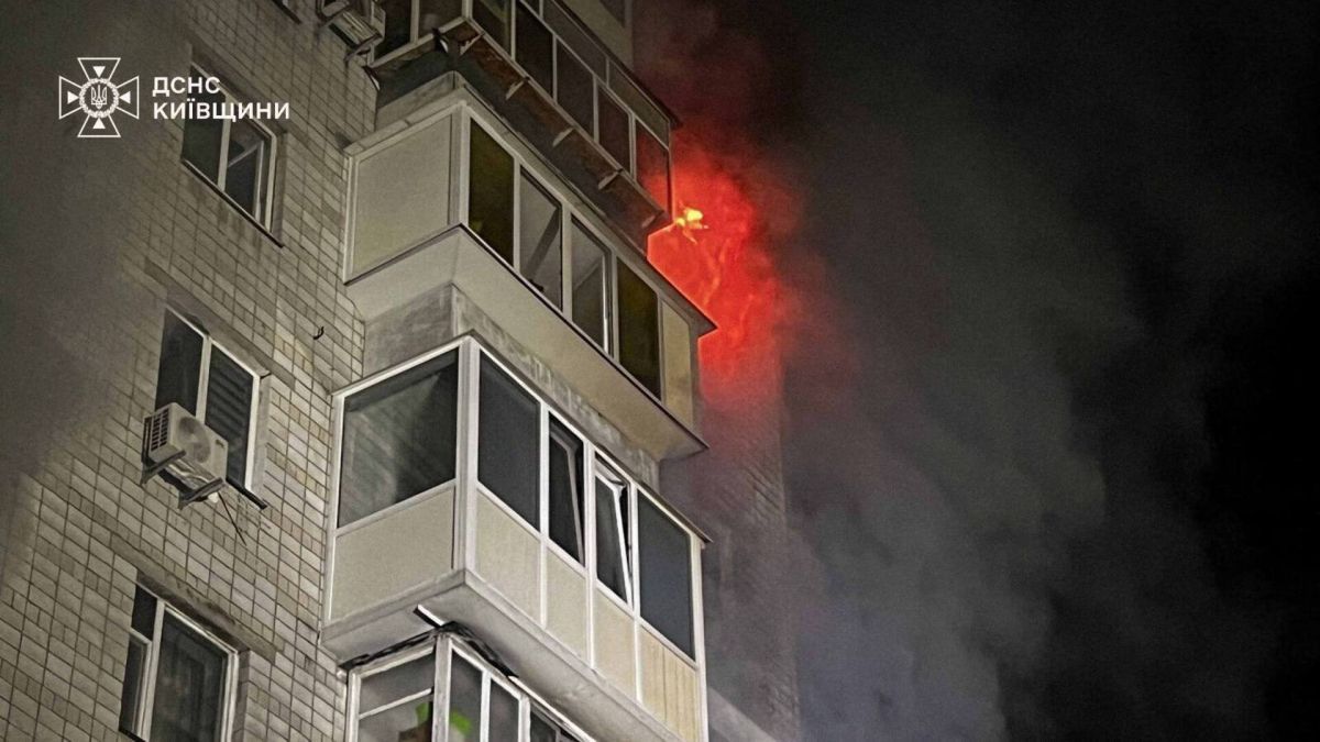 Ракетна атака на Вишгород: є загиблий, горіла багатоповерхівка (оновлено) Пожежа у дев'ятиповерхівці після обстрілу