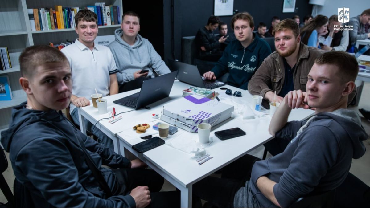 У HeatTech Hackathon на базі КПІ взяли участь 20 команд із 5 міст Учасники Всеукраїнського HeatTech Hackathon у КПІ ім. Ігоря Сікорського працюють над проєктами з модернізації теплопостачання