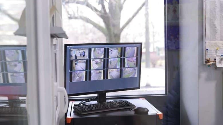 У школах Києва посилять безпеку: встановлять ще тисячу камер відеоспостереження У школах Києва посилять безпеку: встановлять ще тисячу камер відеоспостереження