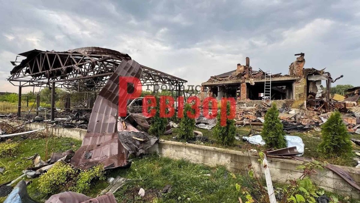 Броварський район: чотири постраждалих і троє загиблих після ворожої атаки Зруйнований і згорілий будинок у Броварському районі після ворожої атаки