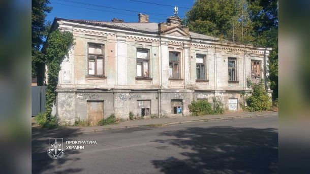 Зеленський відвідав пологовий №2 у Києві, пошкоджений атакою Будинок на вул. Овруцькій, 19 у Києві, щодо якого прокуратура вимагає укласти охоронний договір