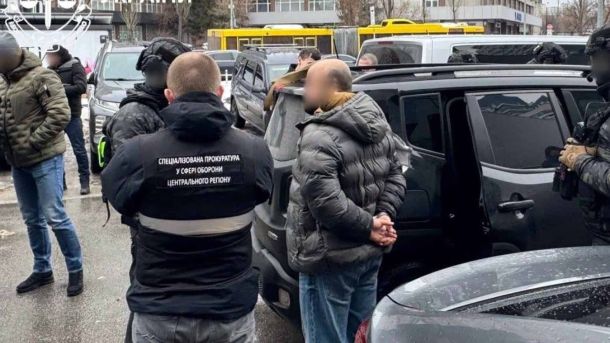 ДБР викрило схему: суддя переоформлював квартири померлих у Білій Церкві Колишній член ДФТГ судитиметься за хабар $13 тис за службу в тилу