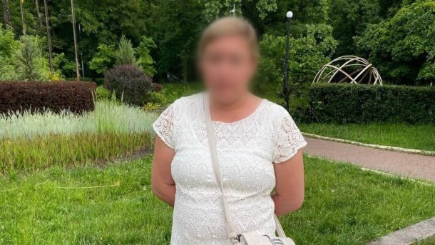 У Печерському районі Києва чоловік випав з вікна багатоповерхівки Жінка у білій мереживній сукні зі сумкою стоїть у парку — засуджена за крадіжку 30 000 гривень у 87-річної пенсіонерки під приводом зняття порчі