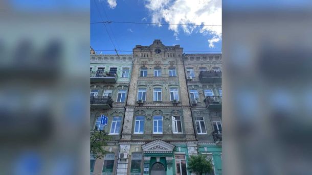 У «Софії Київській» відкрилася виставка арт-бруту молодих митців з інвалідністю Фасад прибуткового будинку на Великій Житомирській 29-а з декоративними аттиками та машикулями, Київ, початок ХХ століття