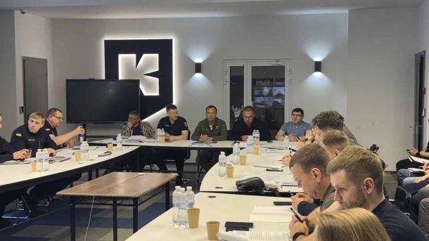 Київ готує 6,5 тисячі локацій для зарядних станцій У Києві триває модернізація системи централізованого оповіщення: понад 400 нових елементів уже встановлено та працюють у тестовому режимі на території