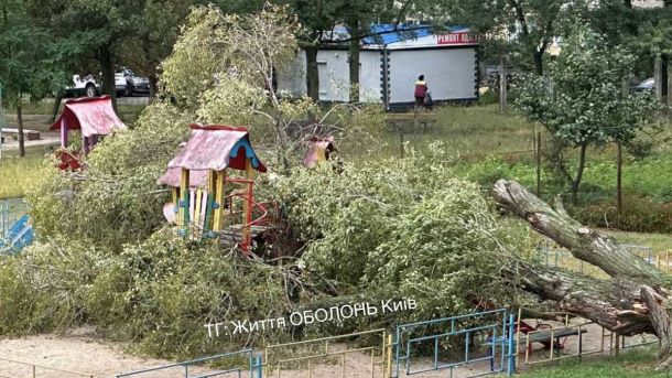 У Києві впав ворожий дрон: займання не сталося У Києві впав ворожий дрон: займання не сталося