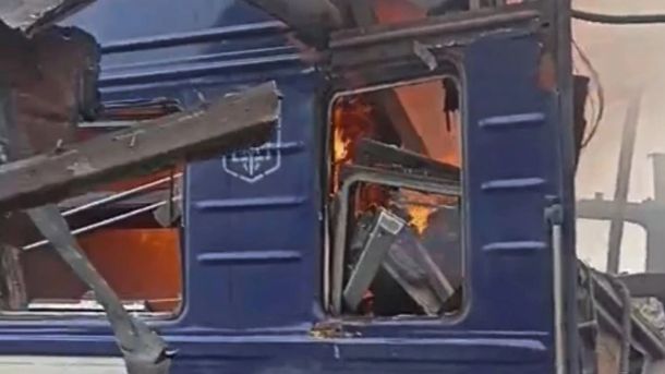 У Києві проводять благодійний ЛапаFest на підтримку врятованих тварин Синій залізничний вагон охоплений полум'ям