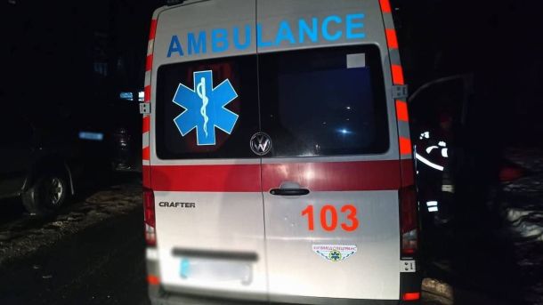 У Києві викрили мережу підпільних казино: підозру оголосили ще 24 учасникам Машина швидкої допомоги КиївМедСпецТранс VW Crafter з номером 103 біля місця нічного інциденту в Києві, де п'яний чоловік побив парамедика
