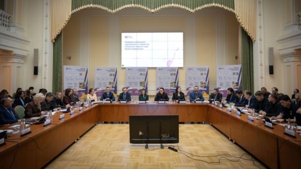 У Києві демонтували постаменти трьох радянських пам'ятників Нарада за участю голови уряду Юлії Свириденко та першої леді України Олени Зеленської
