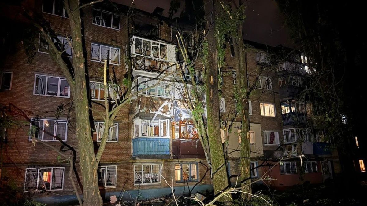 На Оболоні відкрили штаб допомоги після дронової атаки: постраждало п’ятеро мешканців На Оболоні відкрили штаб допомоги після дронової атаки: постраждало п’ятеро мешканців