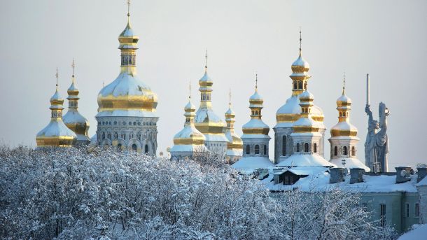 У Києві 258 одиниць техніки прибирають сніг Куполи церков Києво-Печерської лаври