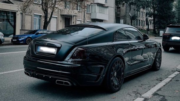 Рідкісне купе Rolls-Royce Wraith Mansory на вулицях Києва Рідкісне купе Rolls-Royce Wraith Mansory на вулицях Києва