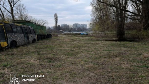 У Києві працівники університету обіцяли бронювання за $6000: загрожує до 8 років Прокуратура подала позов через незаконну реєстрацію землі на території кіностудії Довженка у Шевченківському районі Києва
