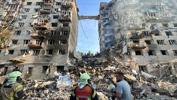 Під завалами будинку після атаки на Київ знайшли 23 тіла — рятувальну операцію завершено Під завалами будинку після атаки на Київ знайшли 23 тіла — рятувальну операцію завершено