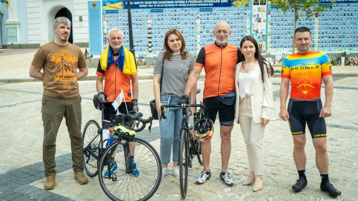 У Києві фінішував велопробіг ветеранів: 900 км памʼяті та підтримки з Ужгорода У Києві фінішував велопробіг ветеранів: 900 км памʼяті та підтримки з Ужгорода