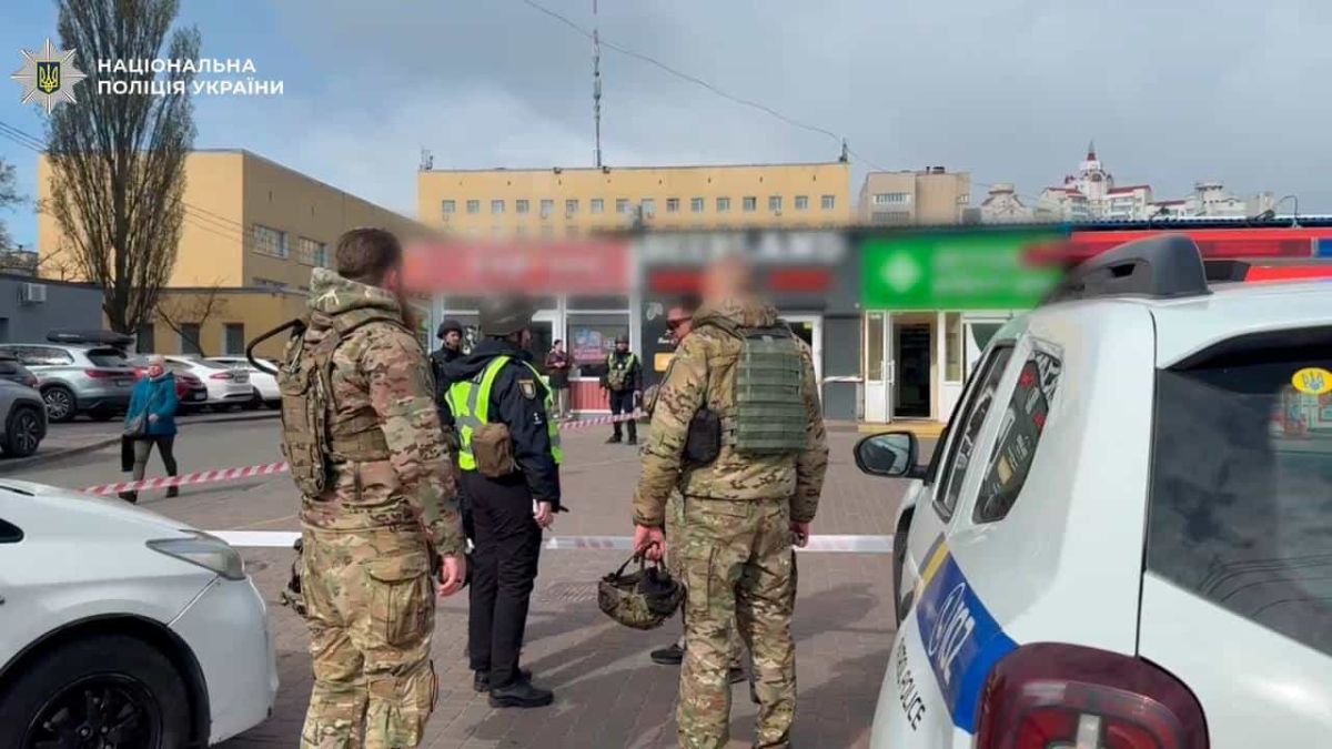 Не продали ліки — залишив сумку «з тротилом» в аптеці на Оболоні Не продали ліки — залишив сумку «з тротилом» в аптеці на Оболоні