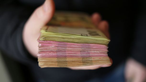 103-й обшук у «Київтеплоенерго» під час ліквідації наслідків обстрілу Ілюстративне фото до справи НАБУ: ексзаступник начальника Київської митниці підозрюється у відмиванні $2 млн