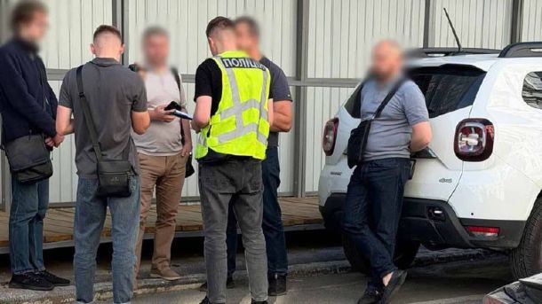 Поліція Києва повідомила про підозру ексначальнику управління освіти Поліція Києва повідомила про підозру посадовцям комунальних підприємств, які завдали громаді 6,2 млн грн збитків через завищені закупівлі