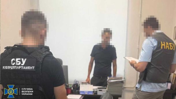 У Києві судитимуть двох чоловіків, які побили перехожого та залишили його непритомним у під’їзді У Києві судитимуть двох чоловіків, які побили перехожого та залишили його непритомним у під’їзді