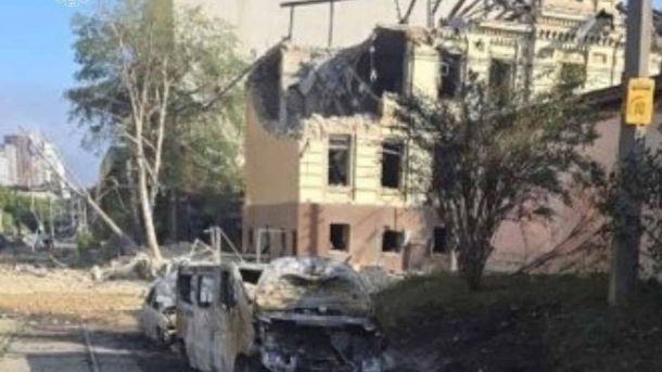 Атака на Київ 2 липня: у Деснянському пошкоджено 10 будинків Наслідки балістичної атаки Росії на Київ 19 липня 2026 року: загинула 89-річна киянка, 15 поранених, пошкоджено 9 будинків у п'яти районах