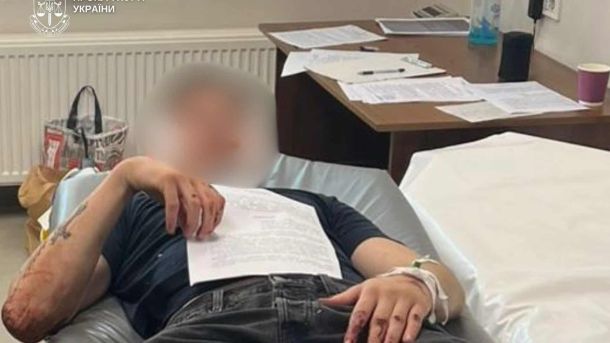 У Києві одночасно спалахнули пожежі у двох районах: 5 поранених Розбиті автомобілі на вулиці Івана Виговського у Подільському районі Києва після масової ДТП за участю п'яти машин 30 червня