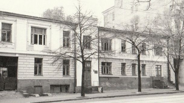 NAMU запускає лекторій «Мистецтво бачити»: 9 лекцій від іконопису до відеоарту Двоповерховий будинок середини XIX століття на вулиці Саксаганського 80 у Києві до знесення