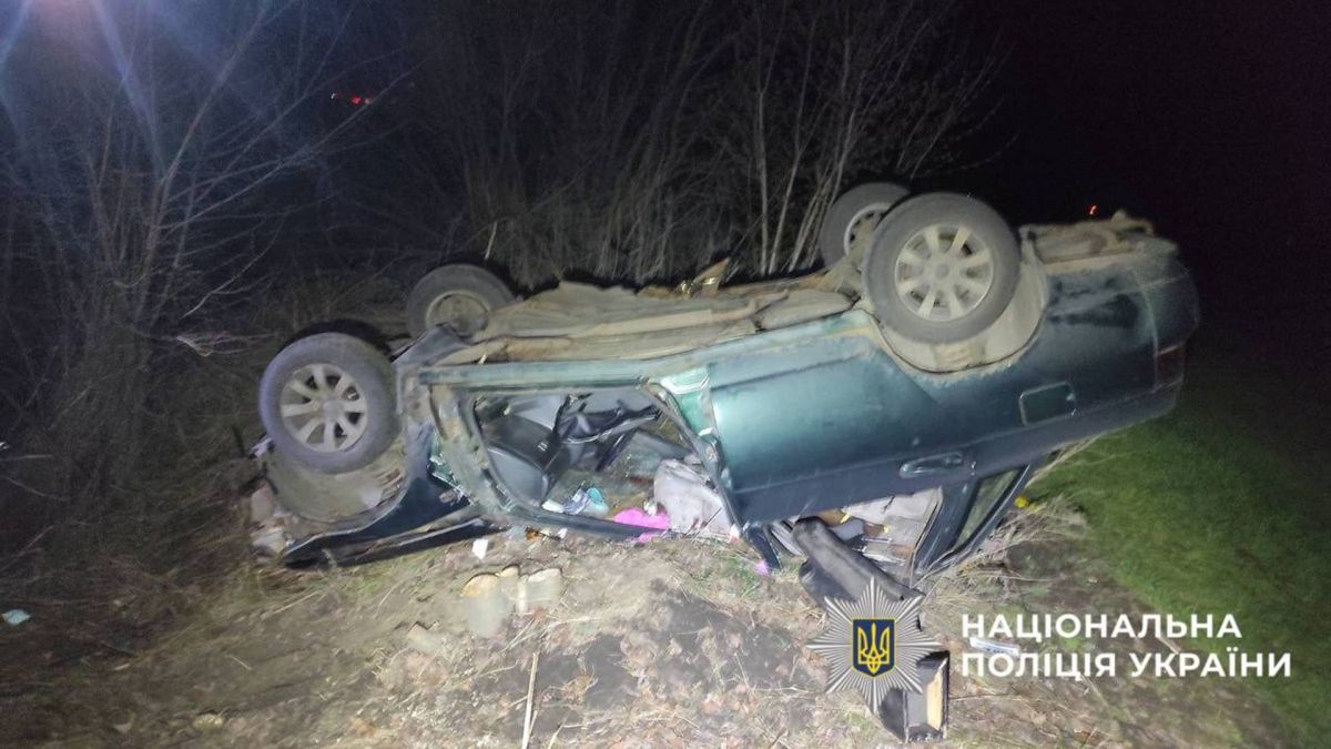 На Обухівщині ВАЗ перекинувся в кювет: двоє травмованих На Обухівщині ВАЗ перекинувся в кювет: двоє травмованих