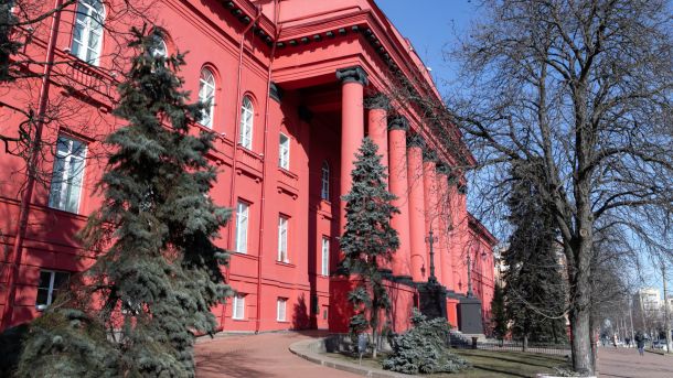 4 безплатні екскурсії Києвом на вихідних: від Кудрявця до Нивок Будівля Київського національного університету імені Тараса Шевченка, біля якої проходять екскурсійні маршрути столицею