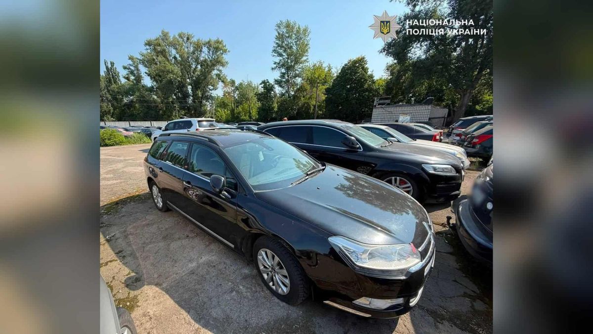 Військового затримали у Києві за продаж чужого Citroën, поки власник на фронті Поліцейські Києва затримали військового у СЗЧ, який заволодів Citroën фронтовика та виставив його на продаж