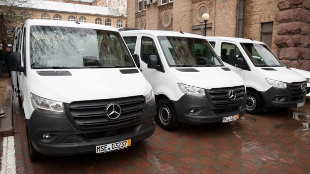 Грип і ГРВІ у Києві: 9045 випадків за тиждень, школярі — плюс 27% Три нових білих мікроавтобуси Mercedes-Benz Sprinter для соціального транспорту Києва, передані німецькими партнерами