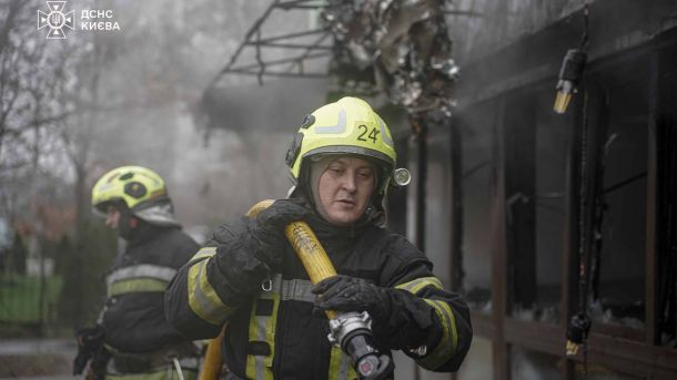 Масштабна пожежа в кафе на Позняках: вогонь охопив 150 квадратних Масштабна пожежа в кафе на Позняках: вогонь охопив 150 квадратних