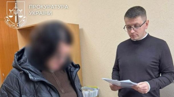Проти Безуглої відкрили справу про держзраду: чотири статті ККУ Підозрювана із заблюреним обличчям