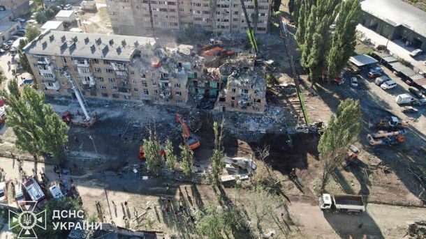 Нічна атака по Україні стала другою за масштабом від початку вторгнення — Sky News Зруйнований повітряним ударом армії РФ житловий будинок у столиці України