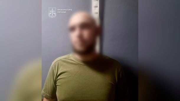 12 осіб постануть перед судом за 10 підпільних гральних закладів у Києві Вхід до хостела у Дніпровському р-ні Києва, де 31-річний киянин завдав смертельного ножового удару 23-річному незнайомцю у квітні 2026 року