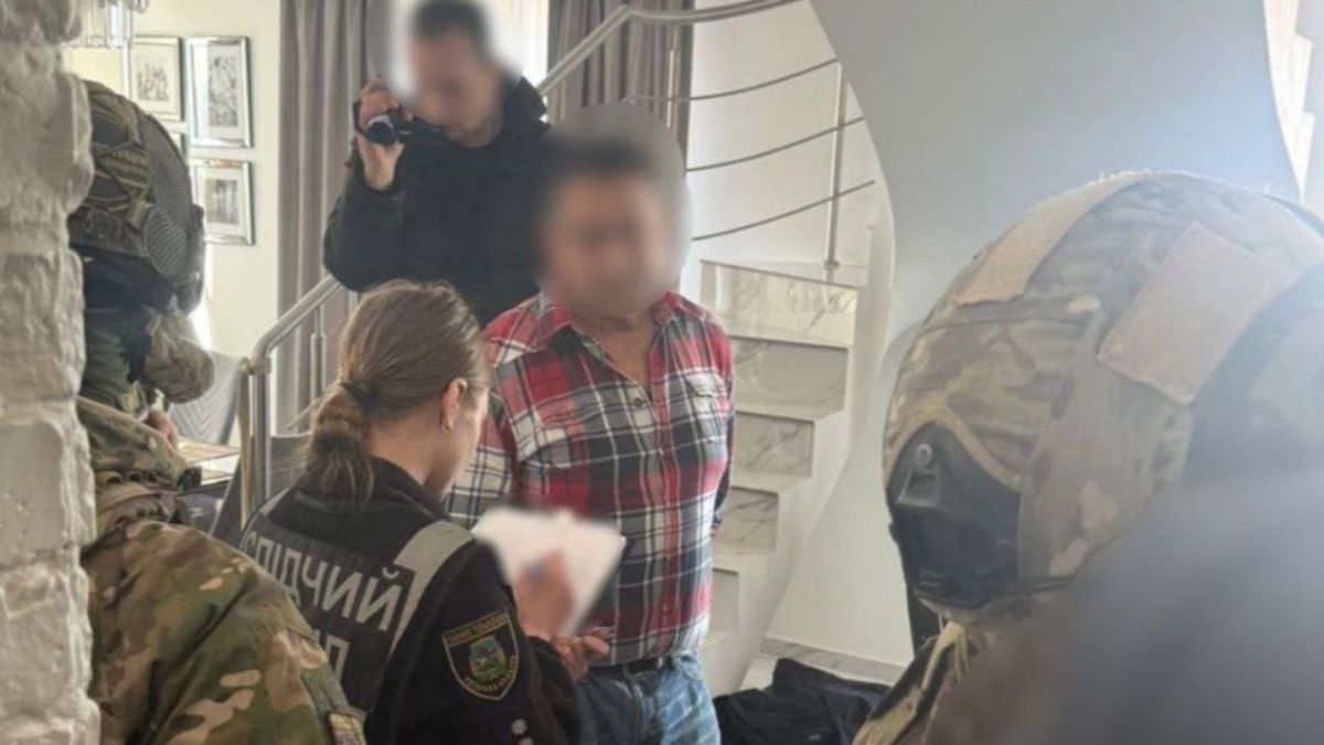 Чоловік з Київщини замовив вбивство тещі: йому загрожує до 15 років Поліцейські Броварського РУП затримали 53-річного киянина, який замовив убивство тещі на Вінниччині