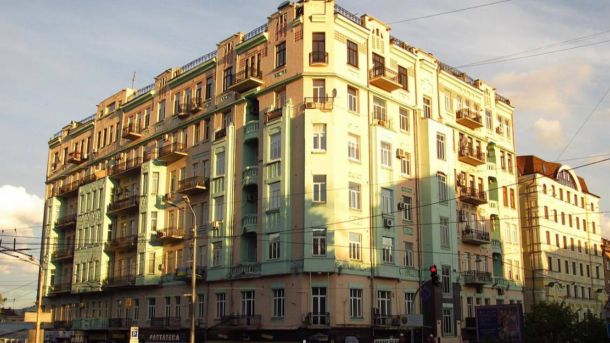 4 безплатні екскурсії Києвом на вихідних: від Кудрявця до Нивок Прибутковий будинок купця Мороза на розі Володимирської та Льва Толстого — пам'ятка архітектури початку XX століття