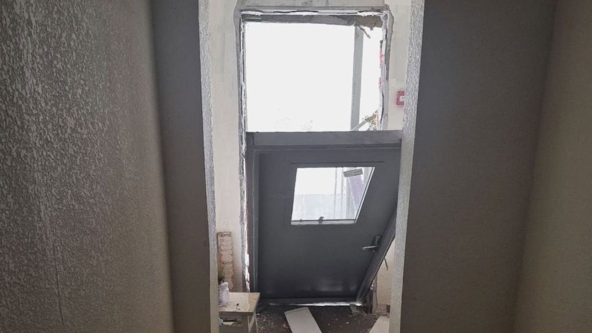 У Коцюбинському вибухнув газовий балон у квартирі, двоє мешканців отримали опіки Вибиті вибухом двері