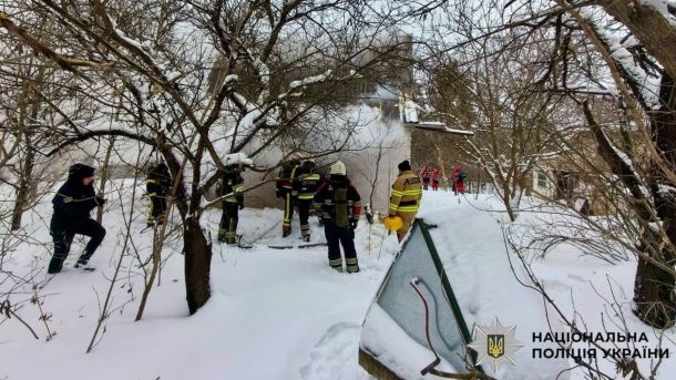 У Київській області завершився 11-й курс підготовки до нацспротиву завершився Рятувальники біля місця пожежі