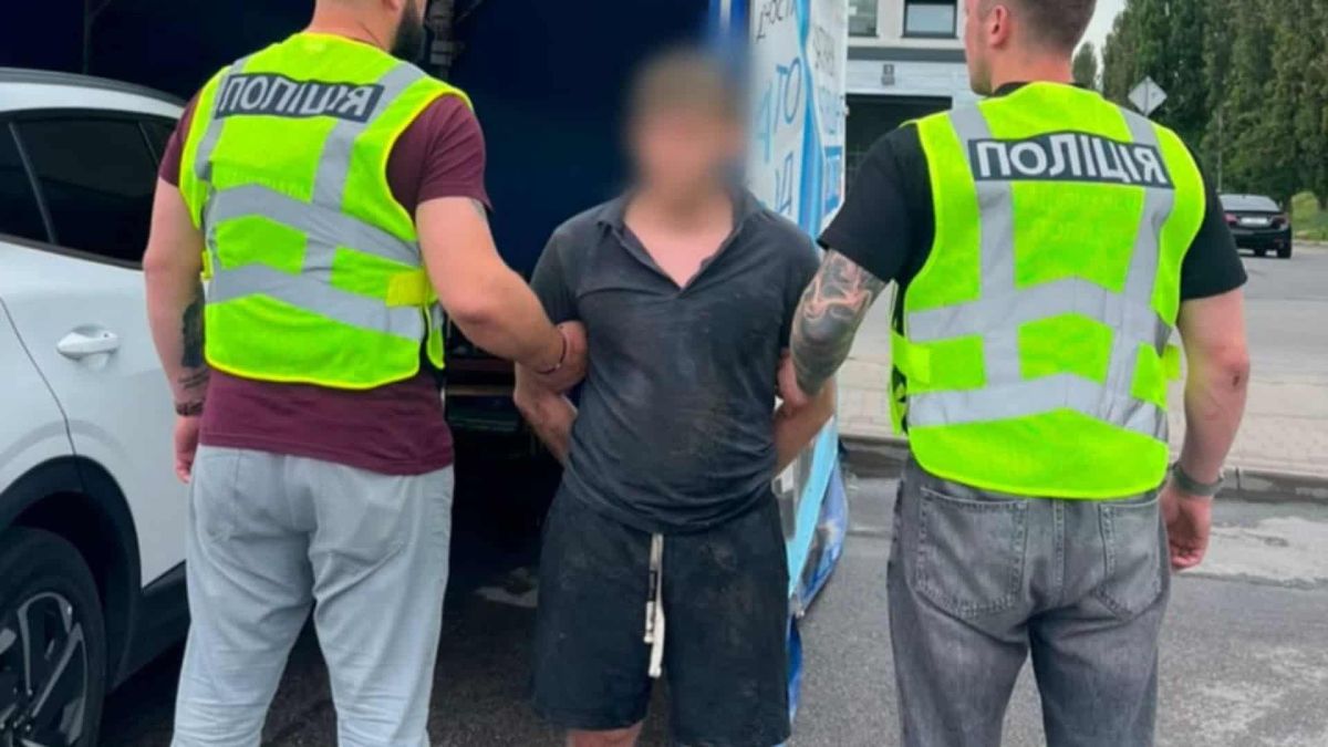 На Білоцерківщині вчитель скоїв сексуальне насилля над ученицею Поліція Київщини затримала 29-річного вчителя з Білоцерківщини за сексуальні дії щодо 14-річної учениці та зберігання дитячої порнографії