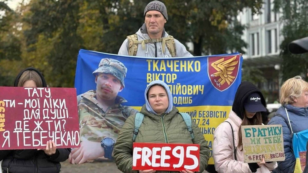 На Контрактовій площі в Києві відбулася акція підтримки військовополонених і зниклих безвісти На Контрактовій площі в Києві відбулася акція підтримки військовополонених і зниклих безвісти