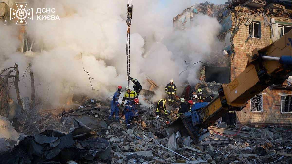 Десять загиблих у Києві: Зеленський звинувачує Кремль у саботажі мирних переговорів Десять загиблих у Києві: Зеленський звинувачує Кремль у саботажі мирних переговорів