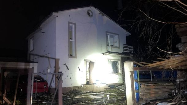 Бориспіль безкоштовно тестує на ВІЛ і гепатити до кінця листопада Пошкоджений будинок