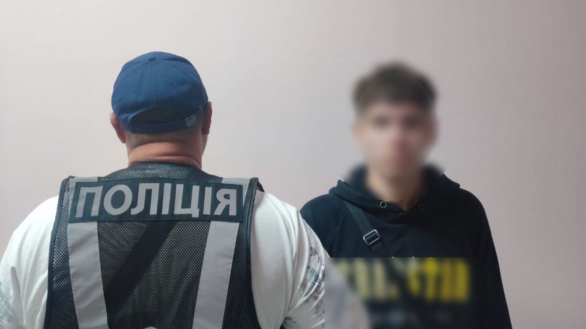Маніпулювання молоддю: у Києві затримали 20-річного хлопця за підпал Маніпулювання молоддю: у Києві затримали 20-річного хлопця за підпал