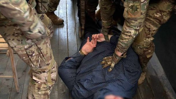 Поліція ліквідувала наркоугруповання яке займалося збутом кокаїну Троє підозрюваних шахраїв, затриманих поліцією Києва за вимагання 7 000 за фіктивне бронювання і виїзд за кордон для військовозобов'язаного