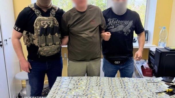 У Києві судитимуть двох чоловіків за збут кокаїну, МДМА та амфетаміну Лікарів психлікарні Києва затримали за вимагання 25 000$