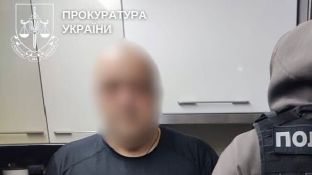 Наркотики у футлярі з-під окулярів: у Києві патрульні затримали 2 особи У Києві судитимуть батька і сина за шахрайство: обіцяли виве
