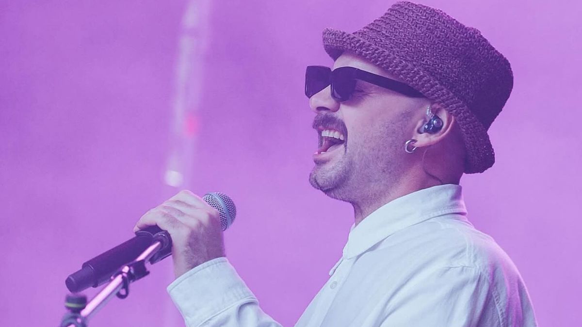 Засновник Adam Михайло Клименко помер від менінгіту Михайло Клименко з мікрофоном