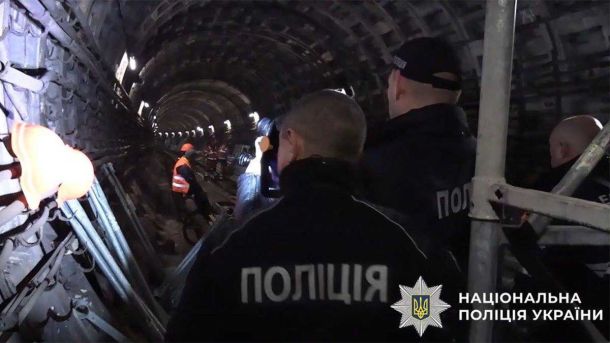 Аварія на Білицькій: вулицю перекрили через витік води Аварія на Білицькій: вулицю перекрили через витік води